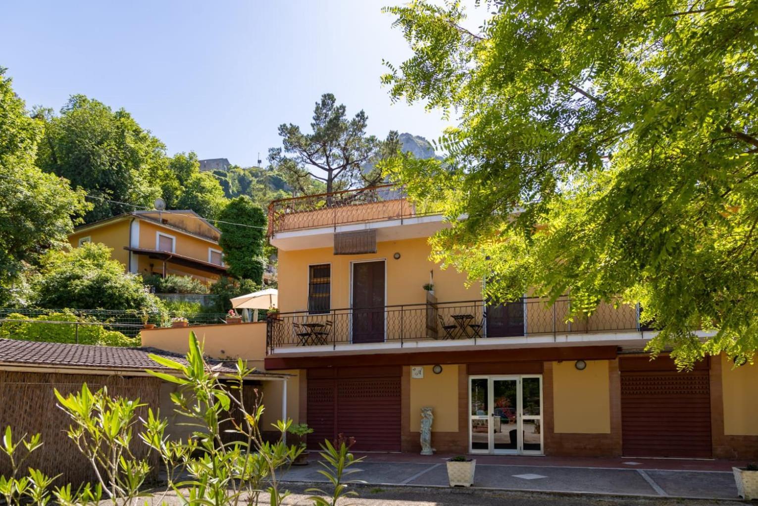 ホテル La Valle Del Mingardo San Severino エクステリア 写真