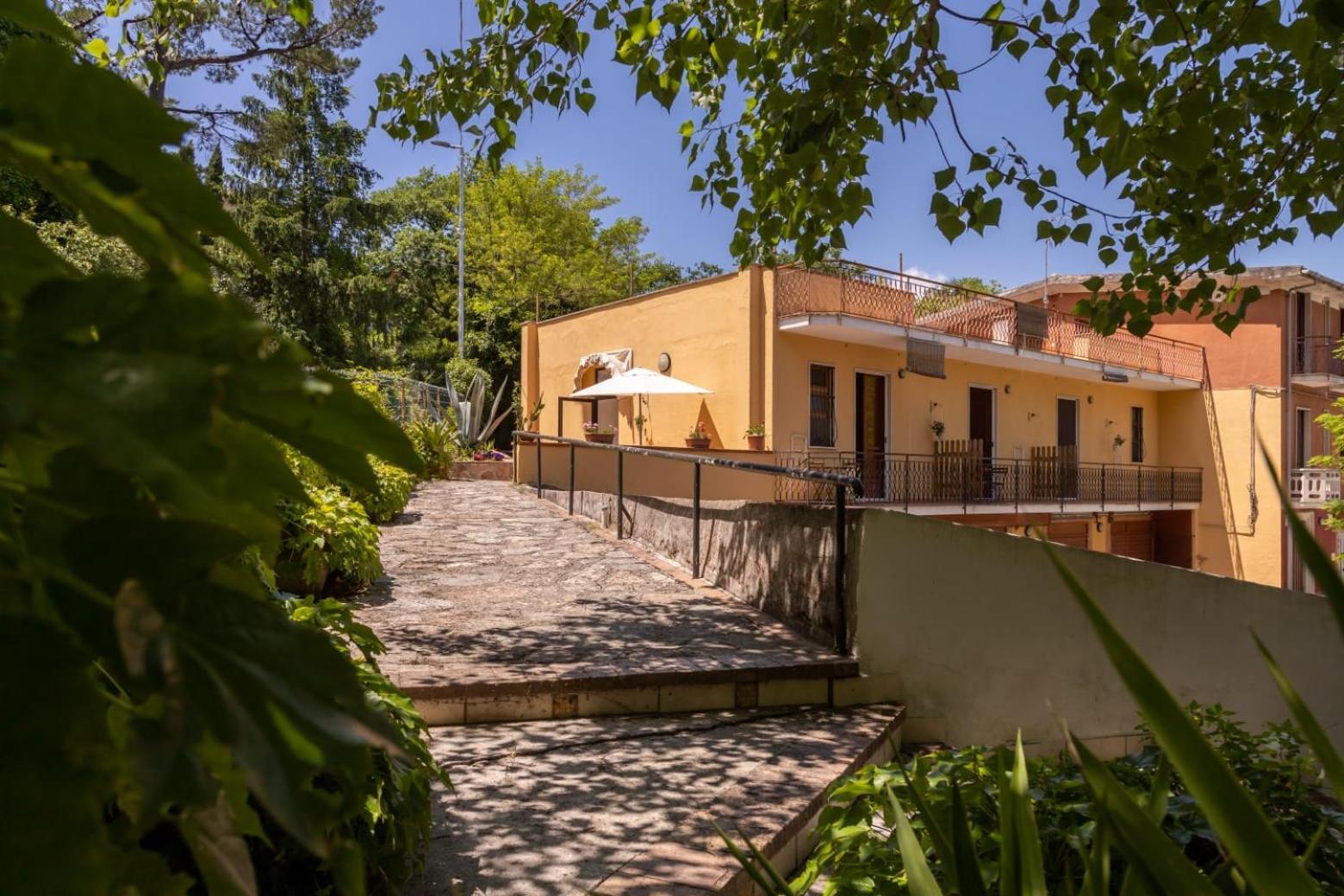 ホテル La Valle Del Mingardo San Severino エクステリア 写真